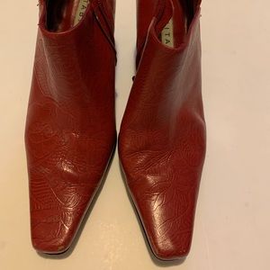 Tabita red leather w/subtle beautiful print